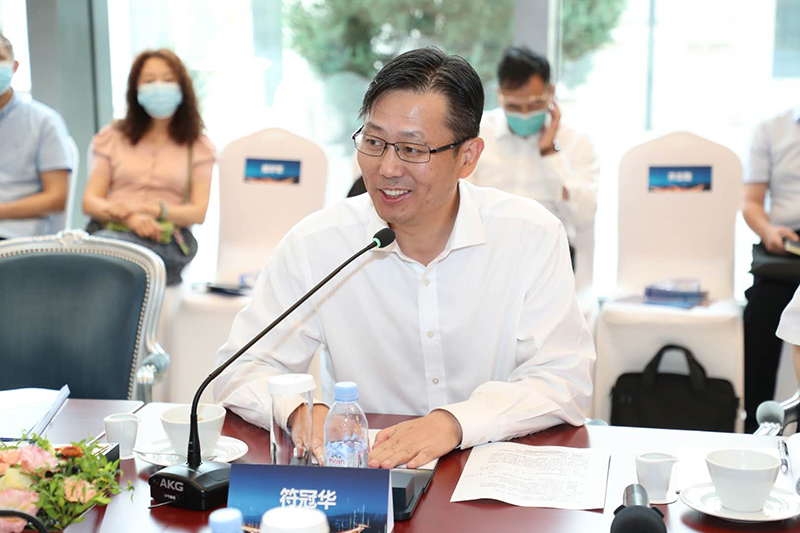 “老交通”智庫執(zhí)行副主任、蘇交科集團董事長符冠華主持沙龍.jpg